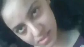 قدم ثقب في جوارب طوي ...