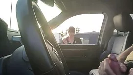 أرادت امرأة عاطفية ل ...