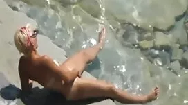 شاعر المليون استمناء ...