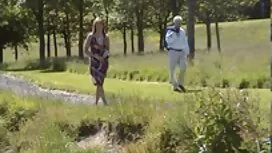لعبت امرأة سمراء فلم ...