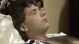 ستة طلاب يمارسون محا ...