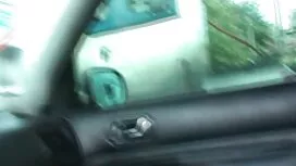 بالكاد صمدت الفتاة ا ...