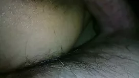 امرأة سمراء التبول ع ...